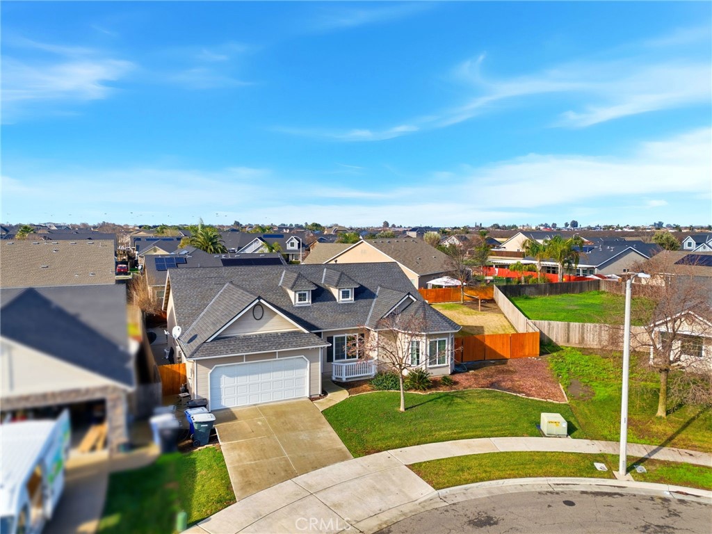 1206 N Kaplan Pl, Hanford, CA 93230