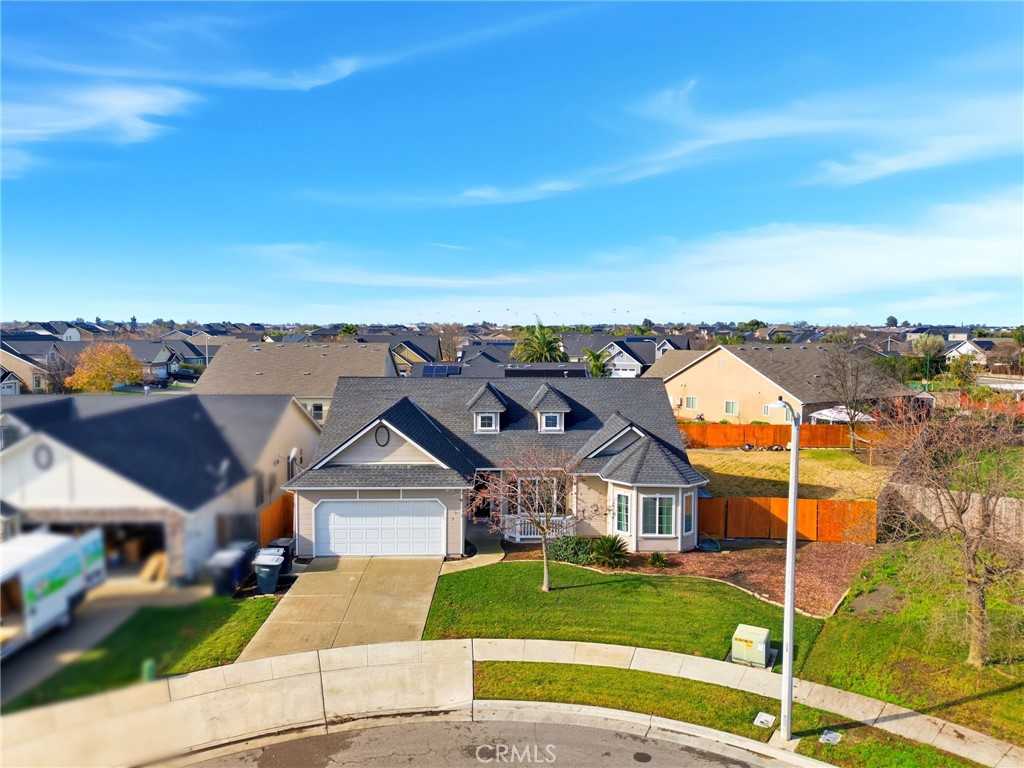 1206 N Kaplan Pl, Hanford, CA 93230