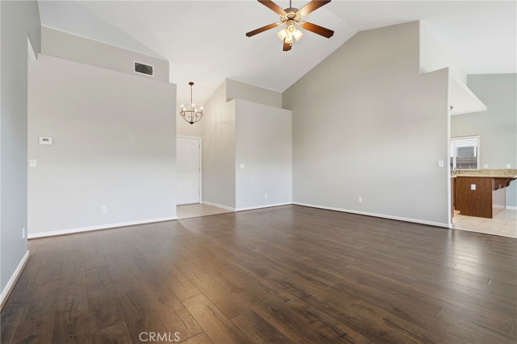 1206 N Kaplan Pl, Hanford, CA 93230