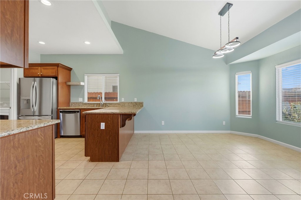 1206 N Kaplan Pl, Hanford, CA 93230