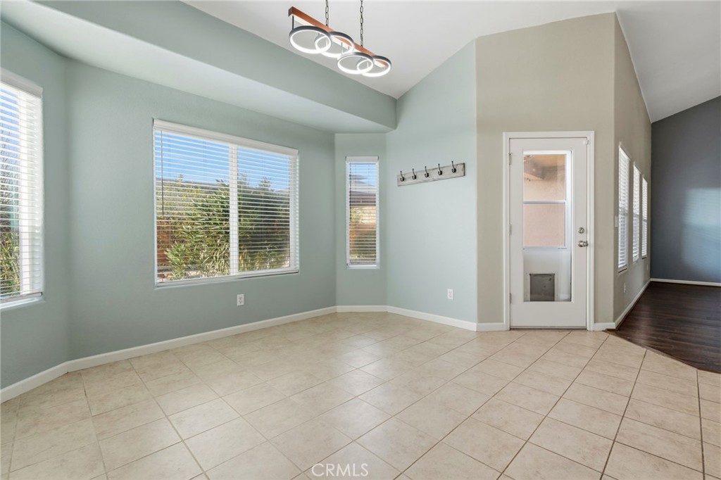 1206 N Kaplan Pl, Hanford, CA 93230