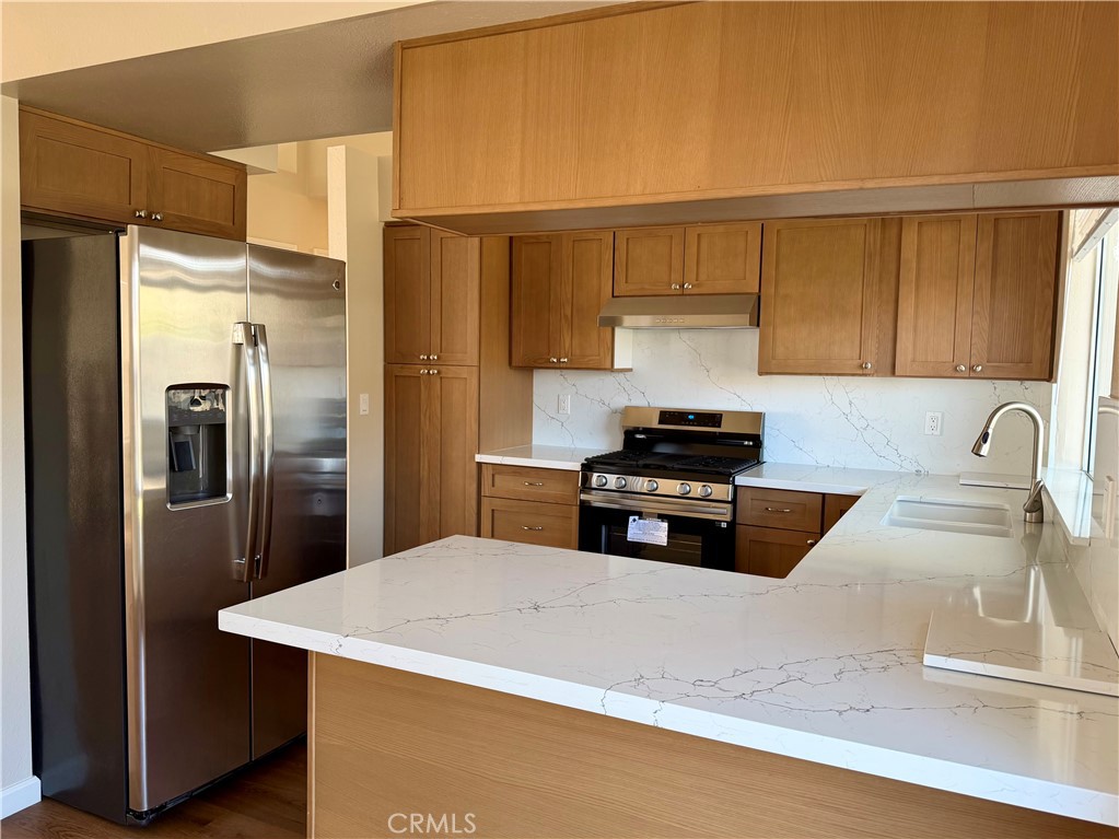 990 Heartwood, Hanford, CA 93230