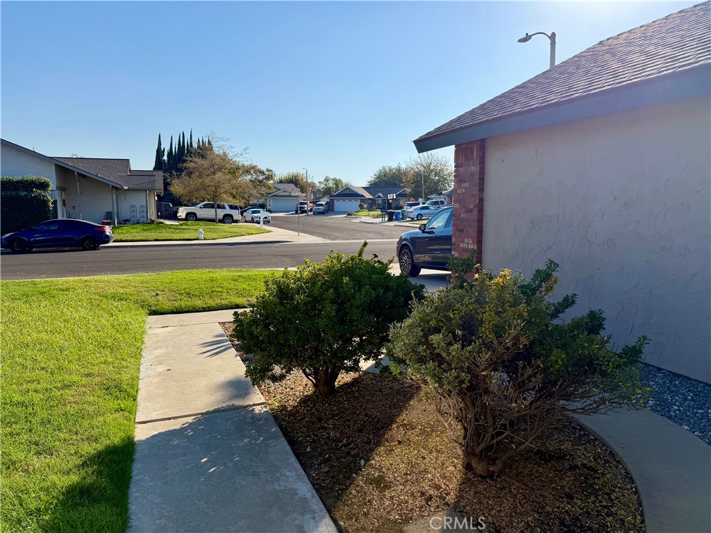 990 Heartwood, Hanford, CA 93230
