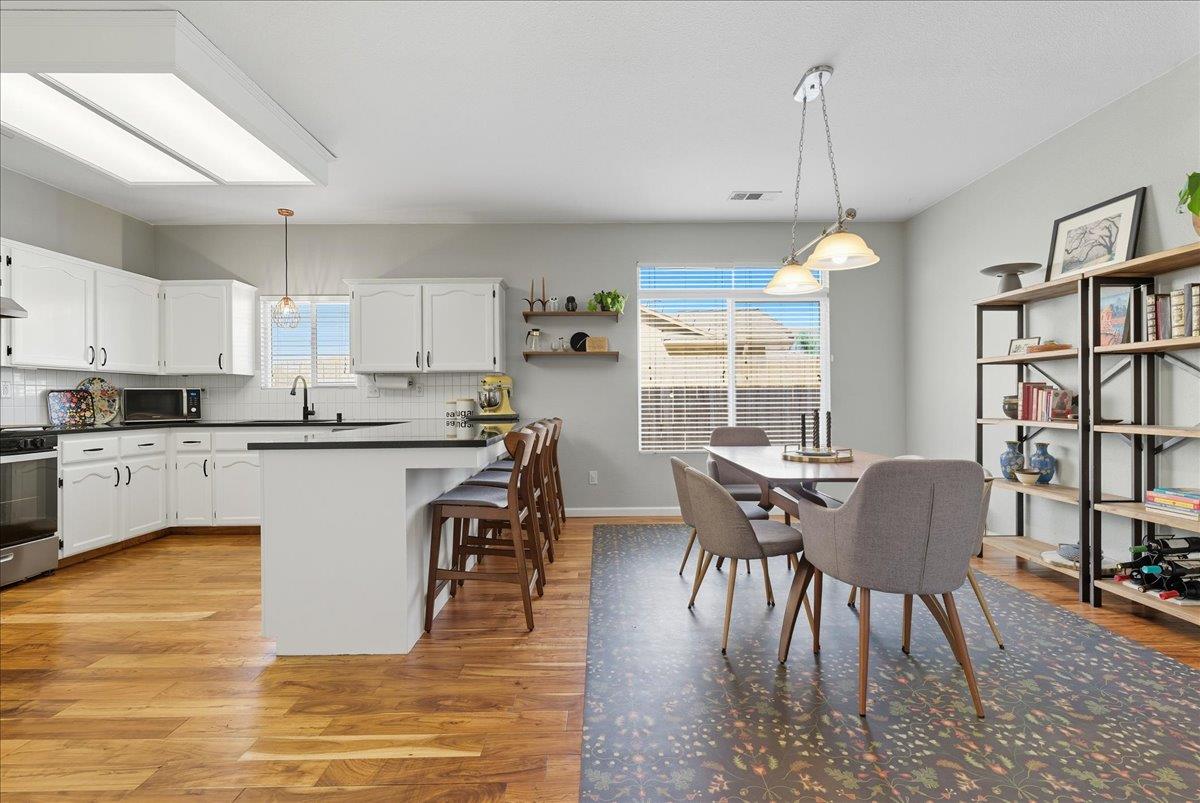 2104 Franklin Way, Hanford, CA 93230