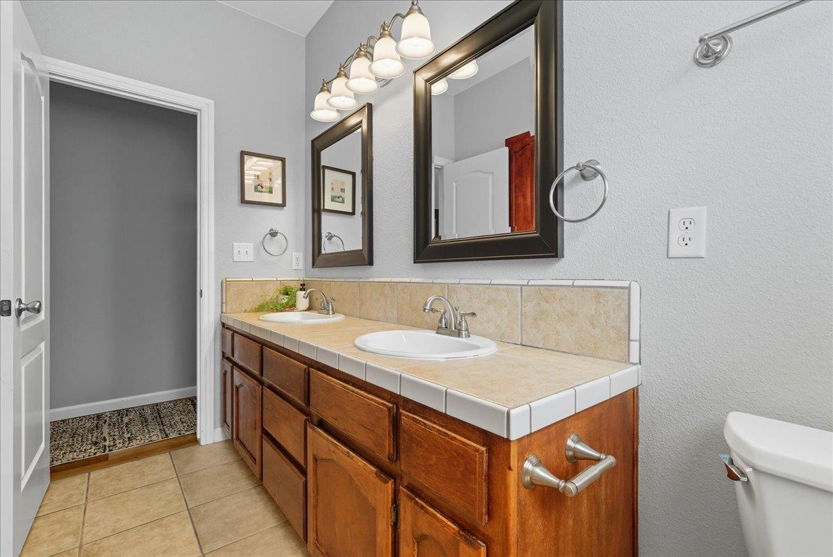 2104 Franklin Way, Hanford, CA 93230