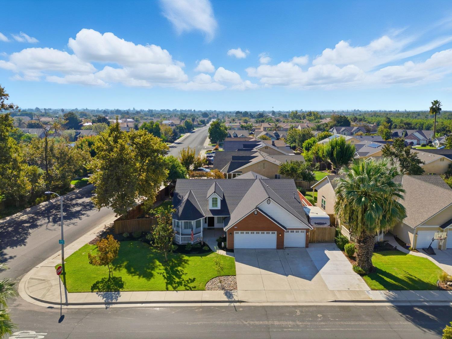 1109 W Cinnamon Ave, Hanford, CA 93230