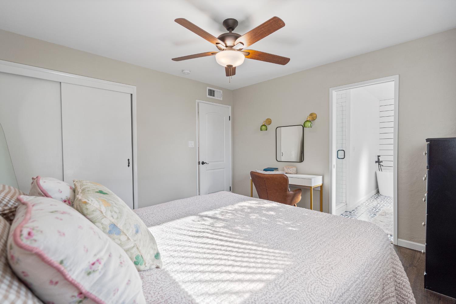 1916 N Burl Dr, Hanford, CA 93230