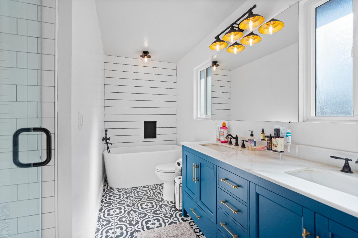 1916 N Burl Dr, Hanford, CA 93230