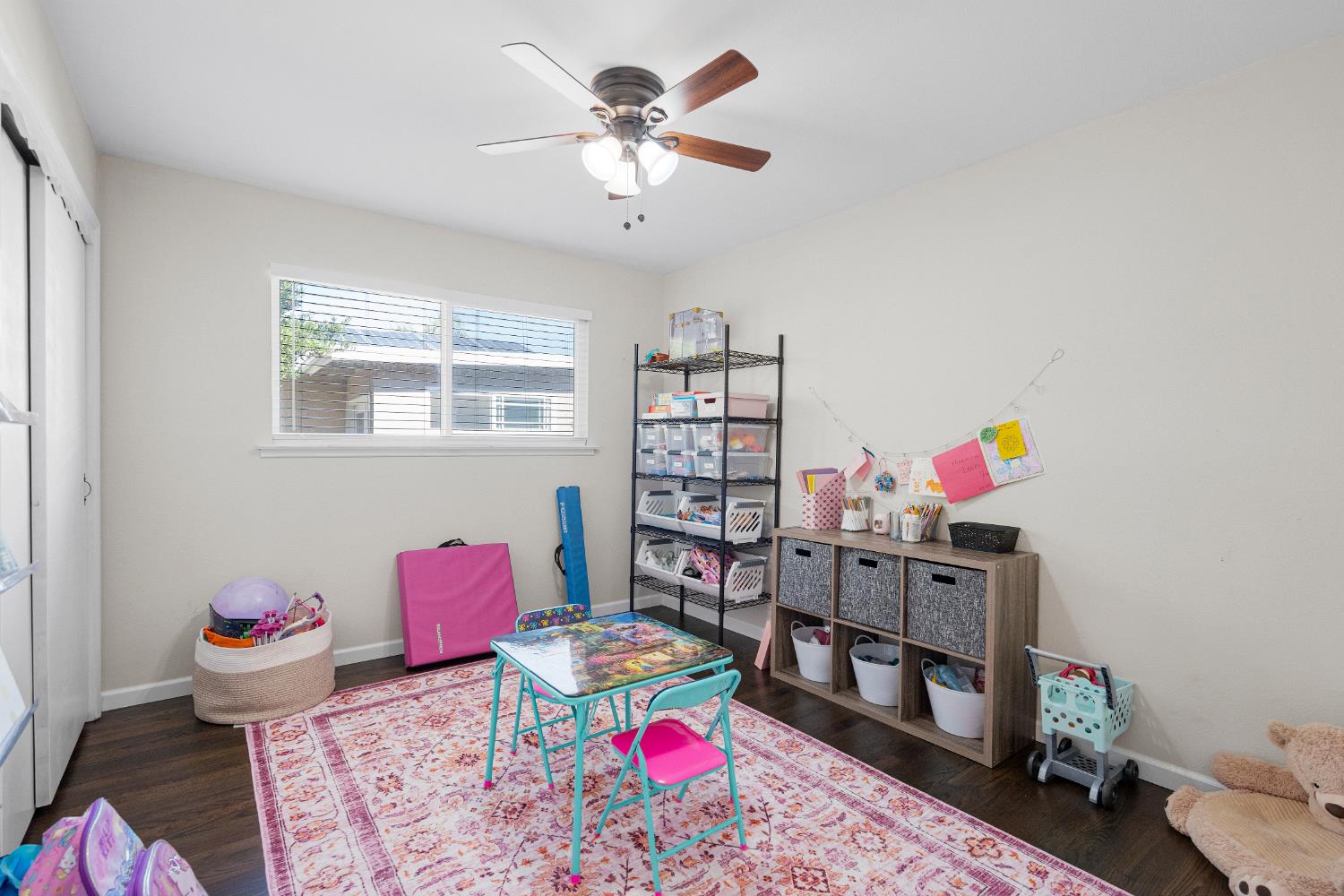 1916 N Burl Dr, Hanford, CA 93230