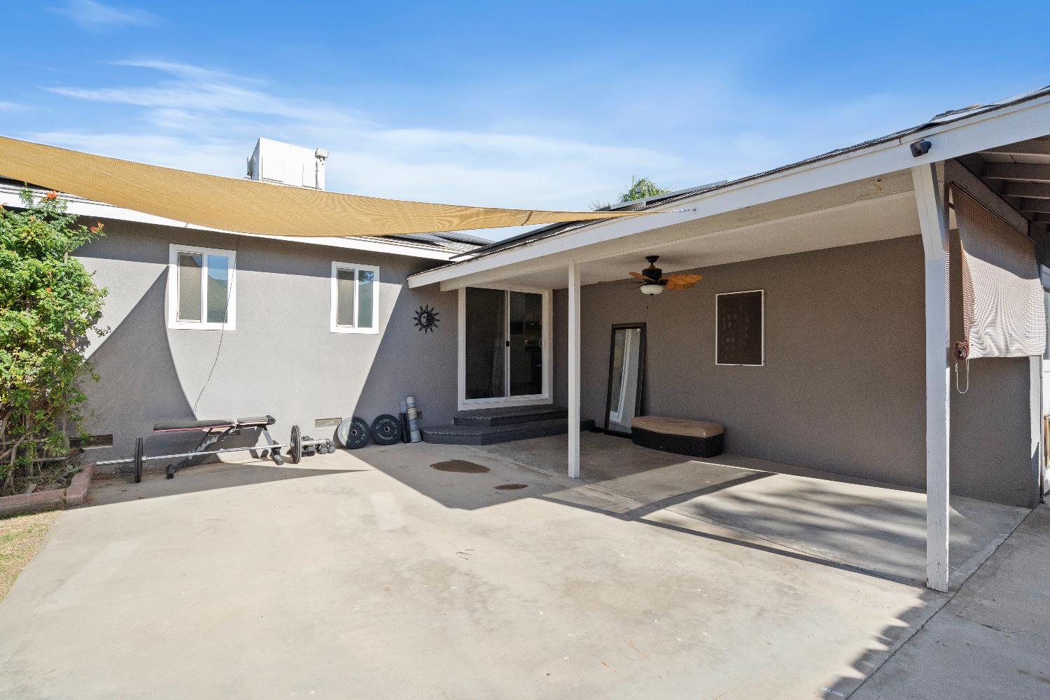 1916 N Burl Dr, Hanford, CA 93230