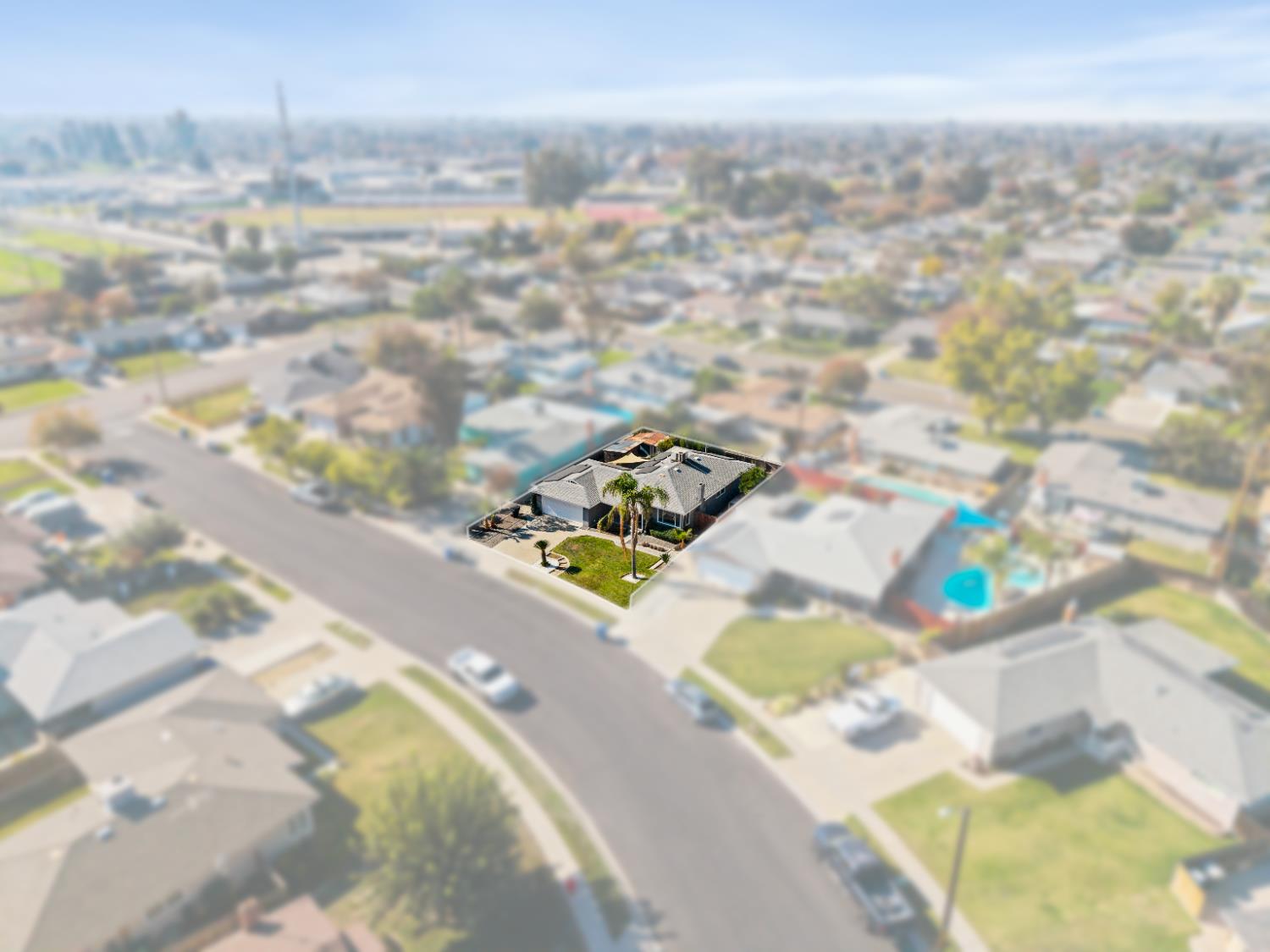 1916 N Burl Dr, Hanford, CA 93230