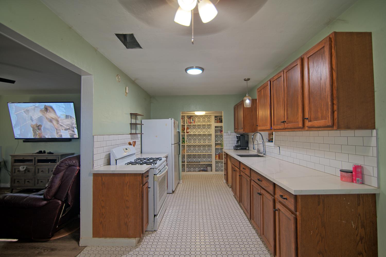 410 E Florinda, Hanford, CA 93230