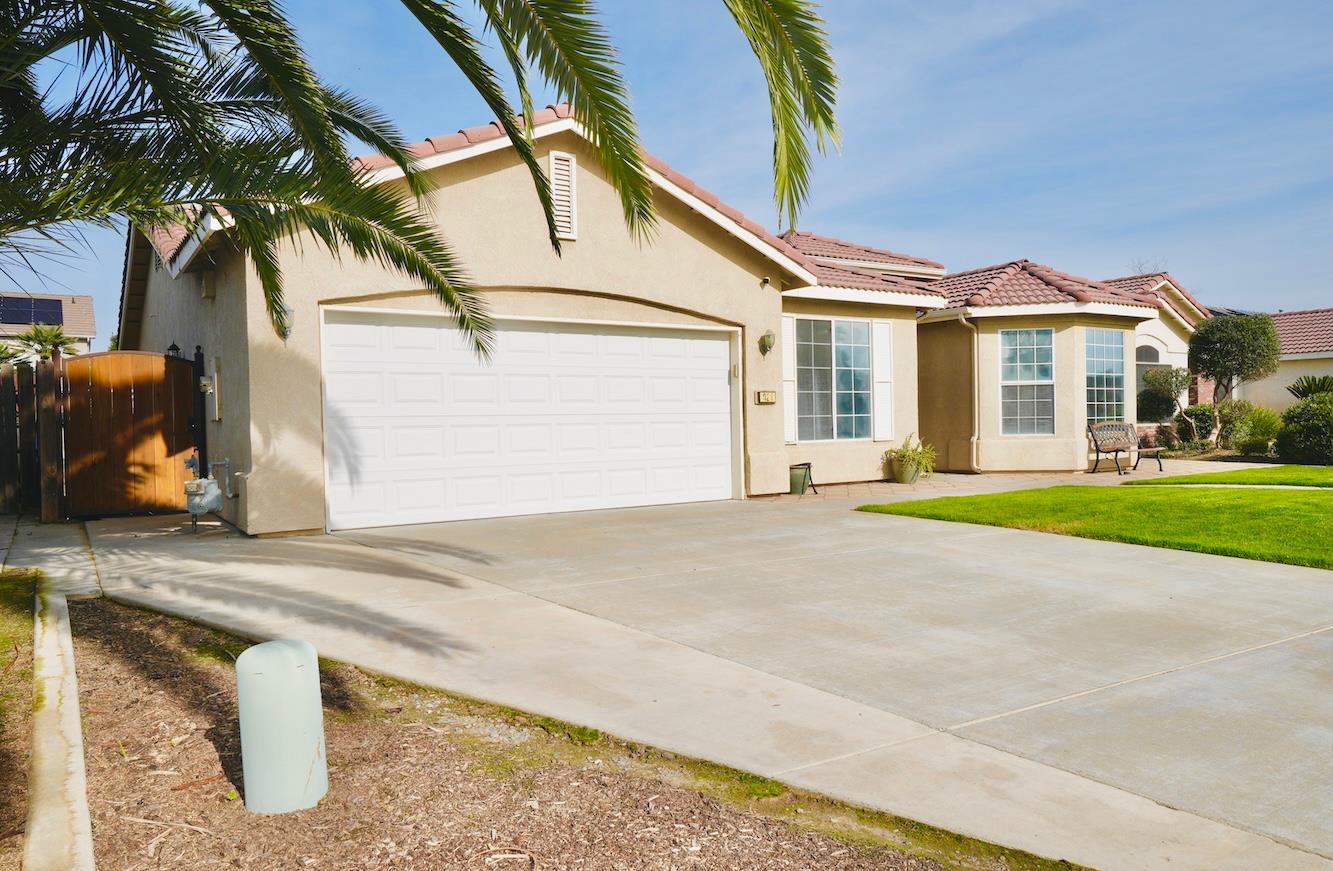 926 Northstar Dr, Hanford, CA 93230