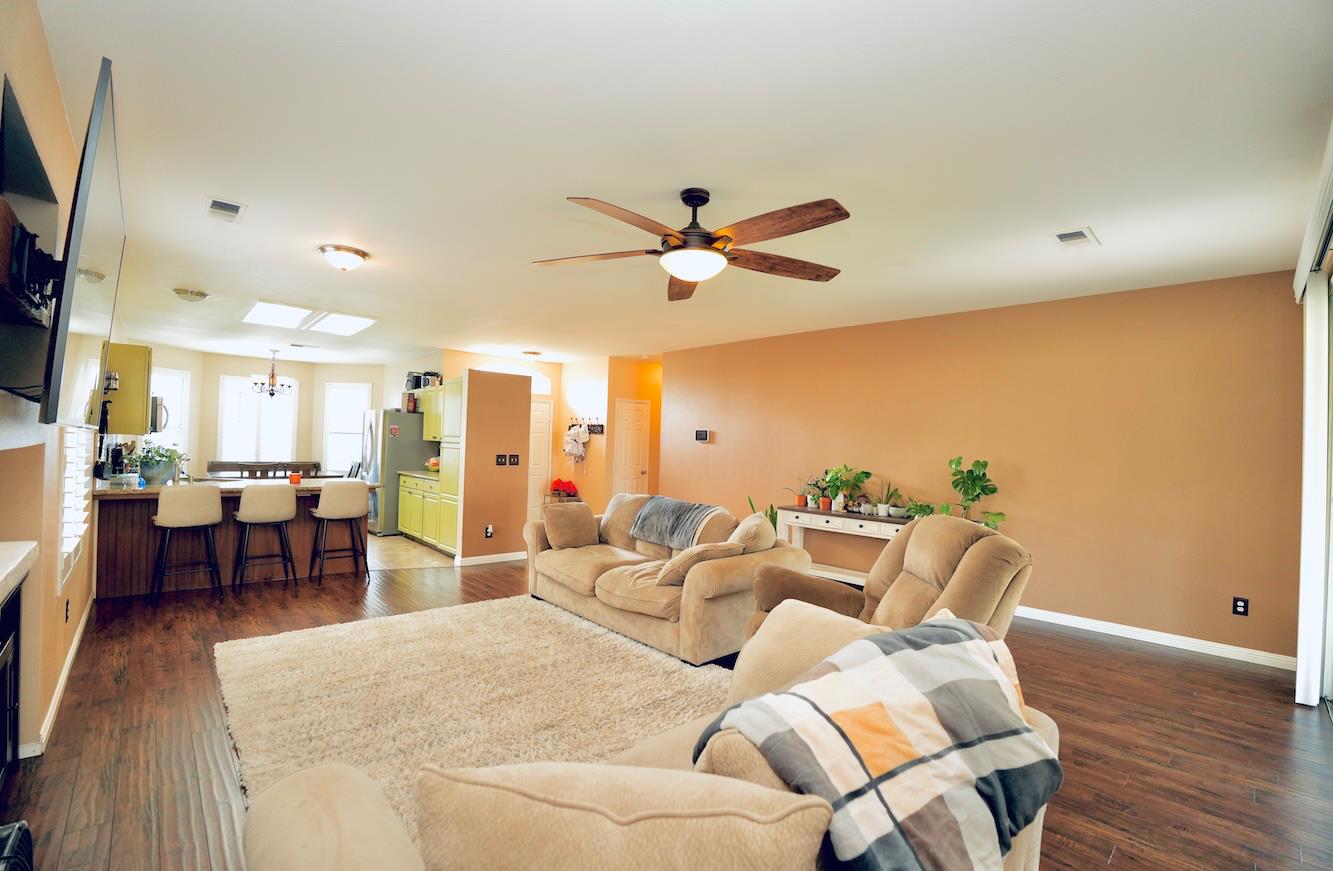 926 Northstar Dr, Hanford, CA 93230