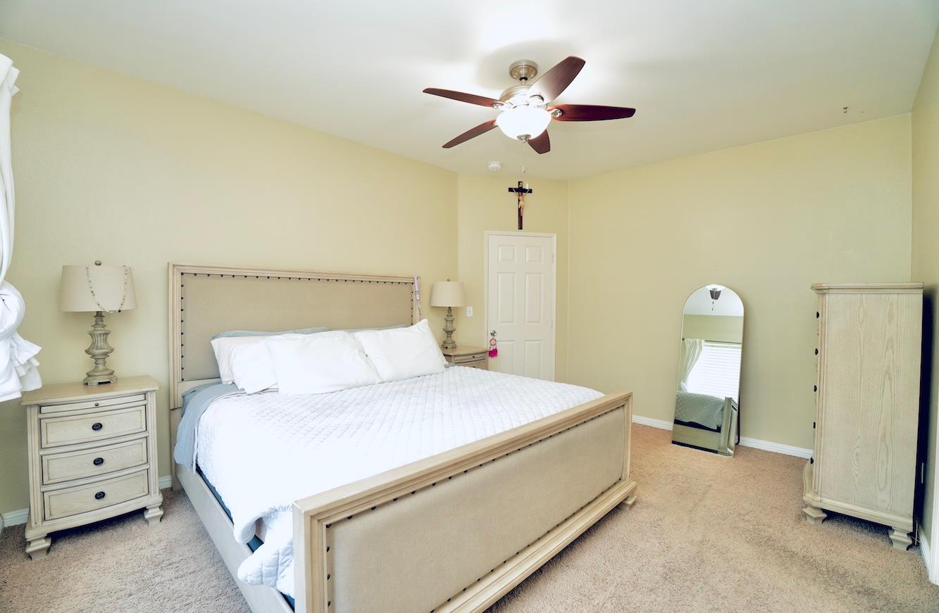 926 Northstar Dr, Hanford, CA 93230