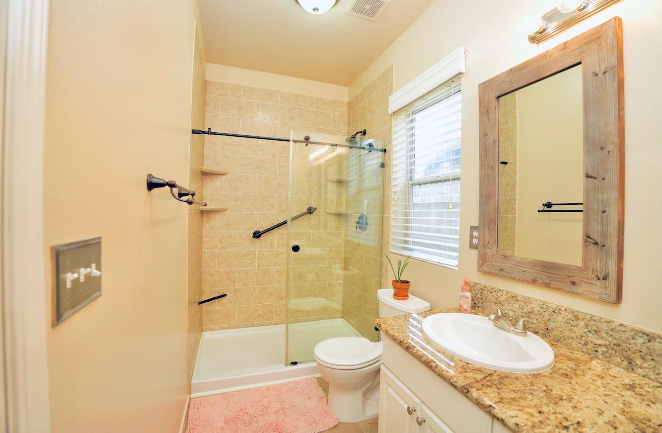 926 Northstar Dr, Hanford, CA 93230