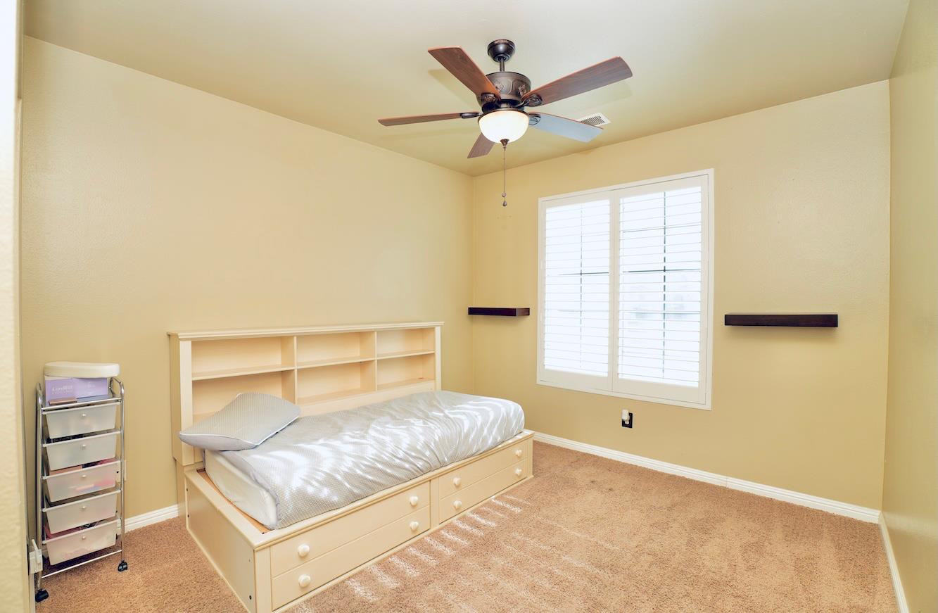 926 Northstar Dr, Hanford, CA 93230