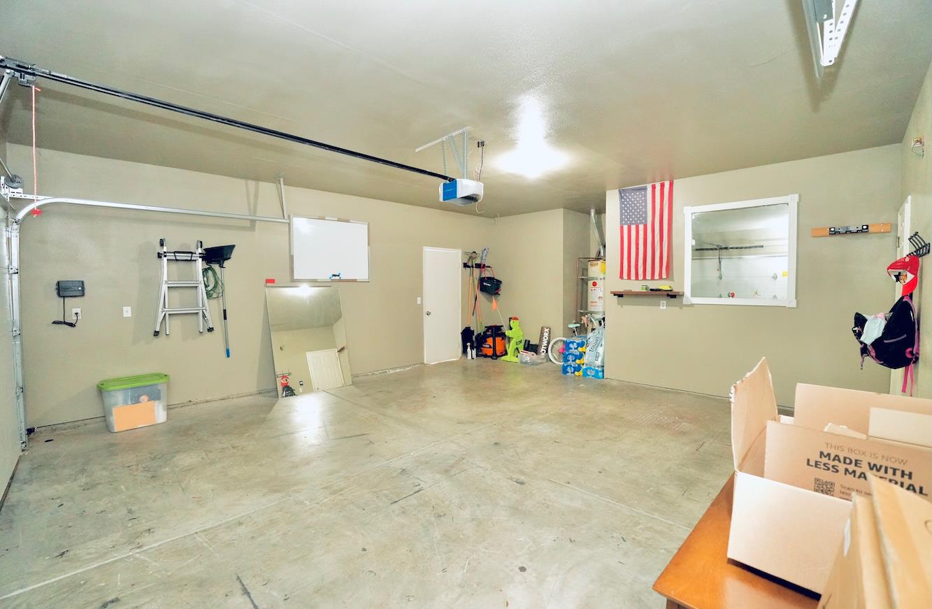 926 Northstar Dr, Hanford, CA 93230