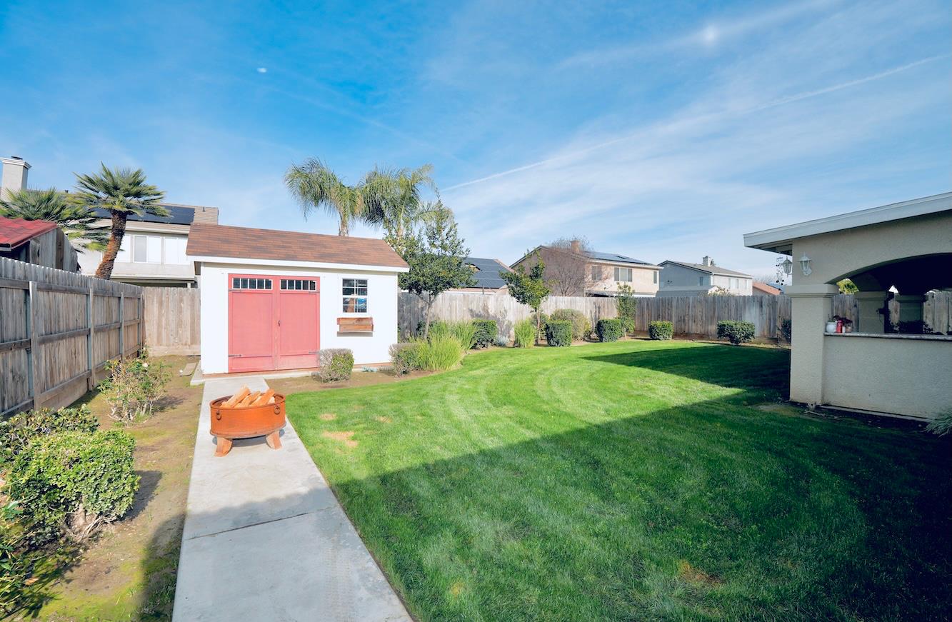 926 Northstar Dr, Hanford, CA 93230