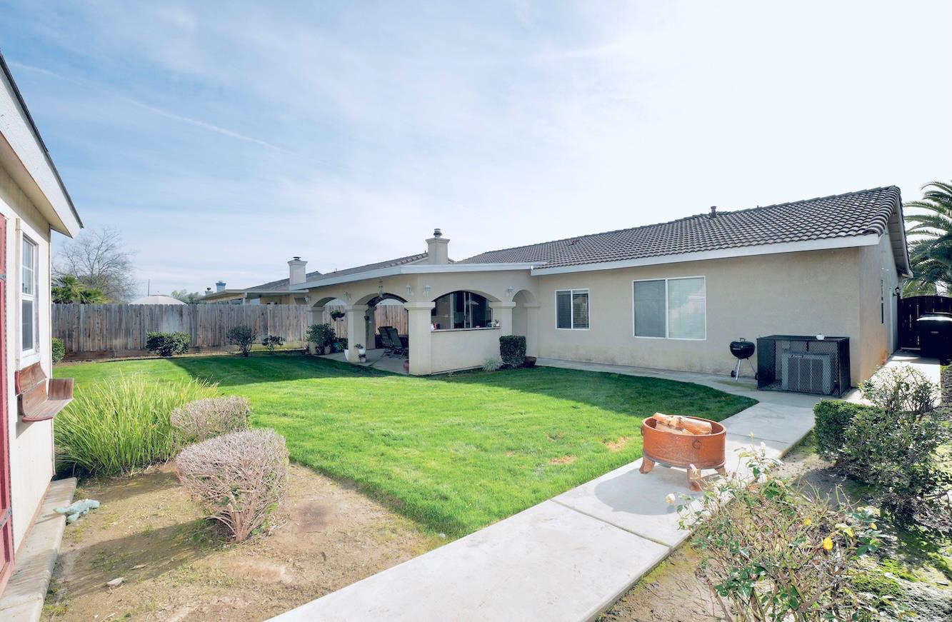 926 Northstar Dr, Hanford, CA 93230