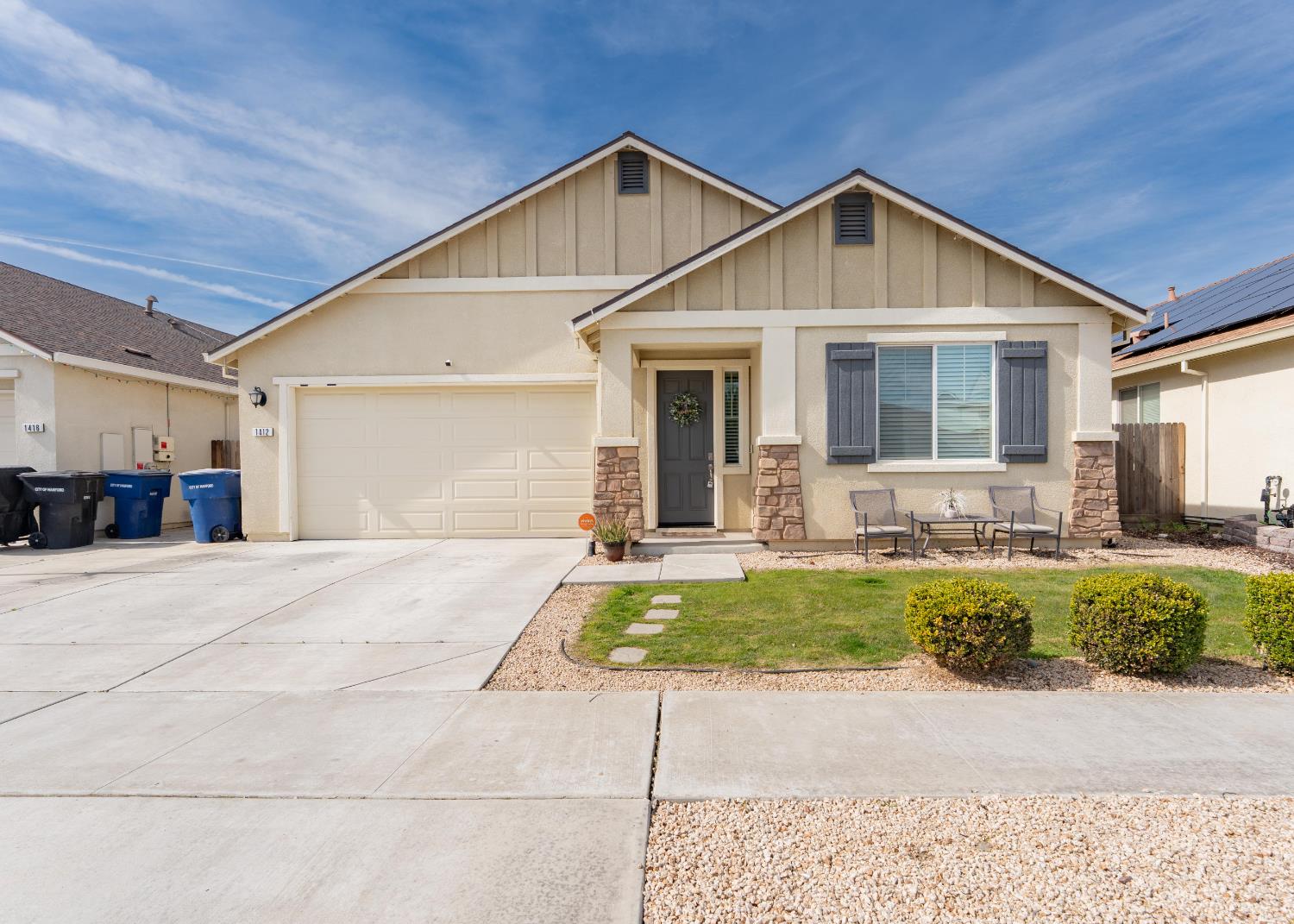 1412 Greenbrier Dr, Hanford, CA 93230