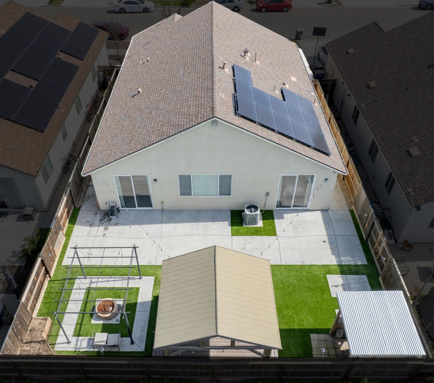 1412 Greenbrier Dr, Hanford, CA 93230