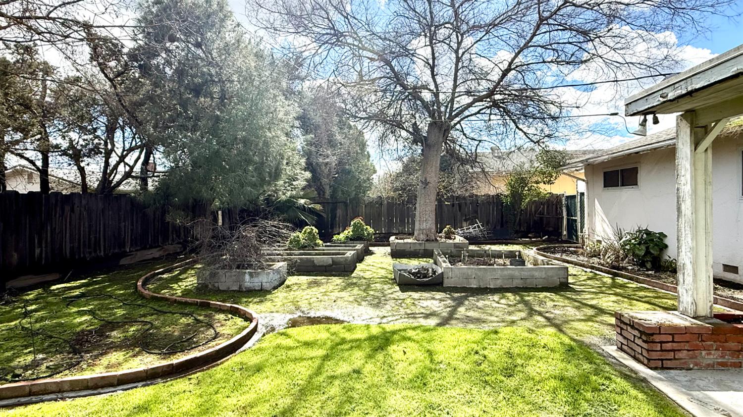 2335 N Douty St, Hanford, CA 93230