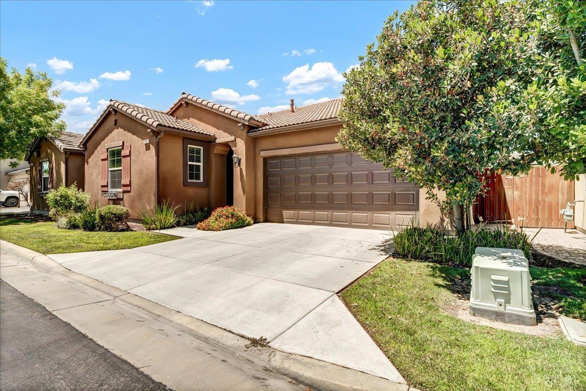 2390 Chardonnay Pl, Hanford, CA 93230