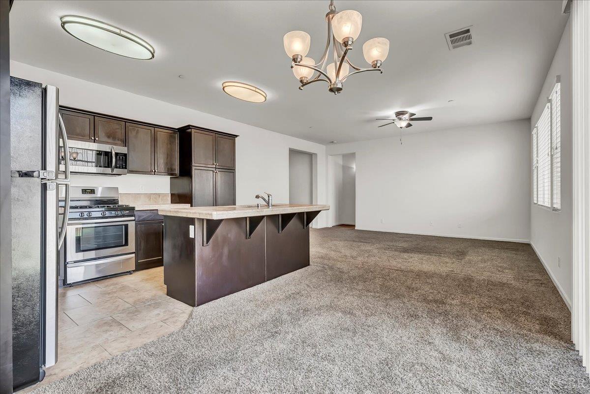 2390 Chardonnay Pl, Hanford, CA 93230