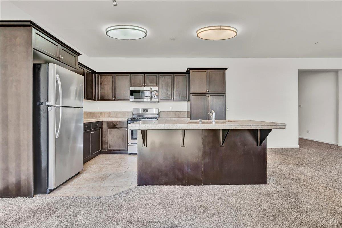 2390 Chardonnay Pl, Hanford, CA 93230