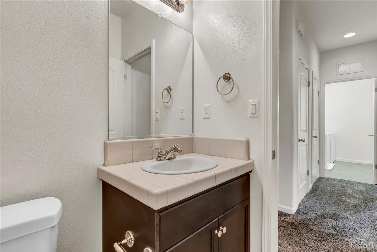 2390 Chardonnay Pl, Hanford, CA 93230