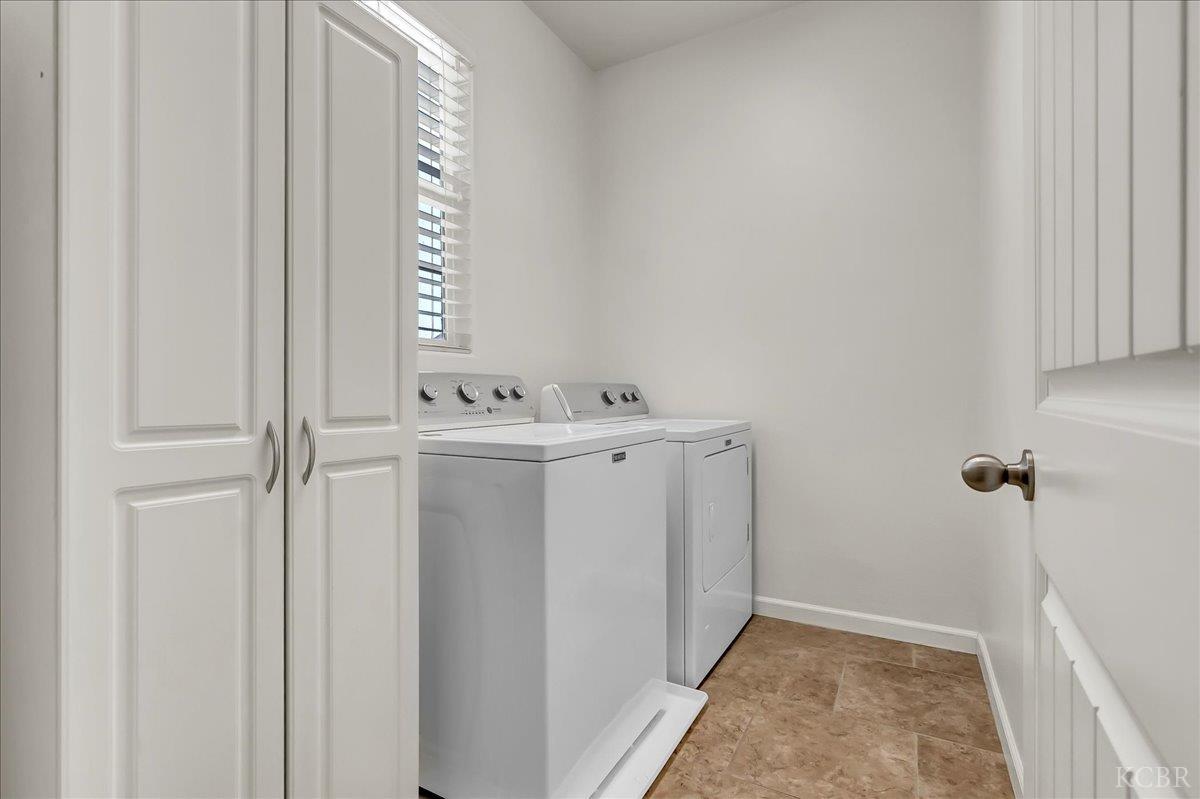 2390 Chardonnay Pl, Hanford, CA 93230