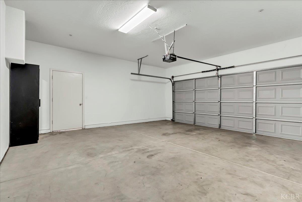 2390 Chardonnay Pl, Hanford, CA 93230