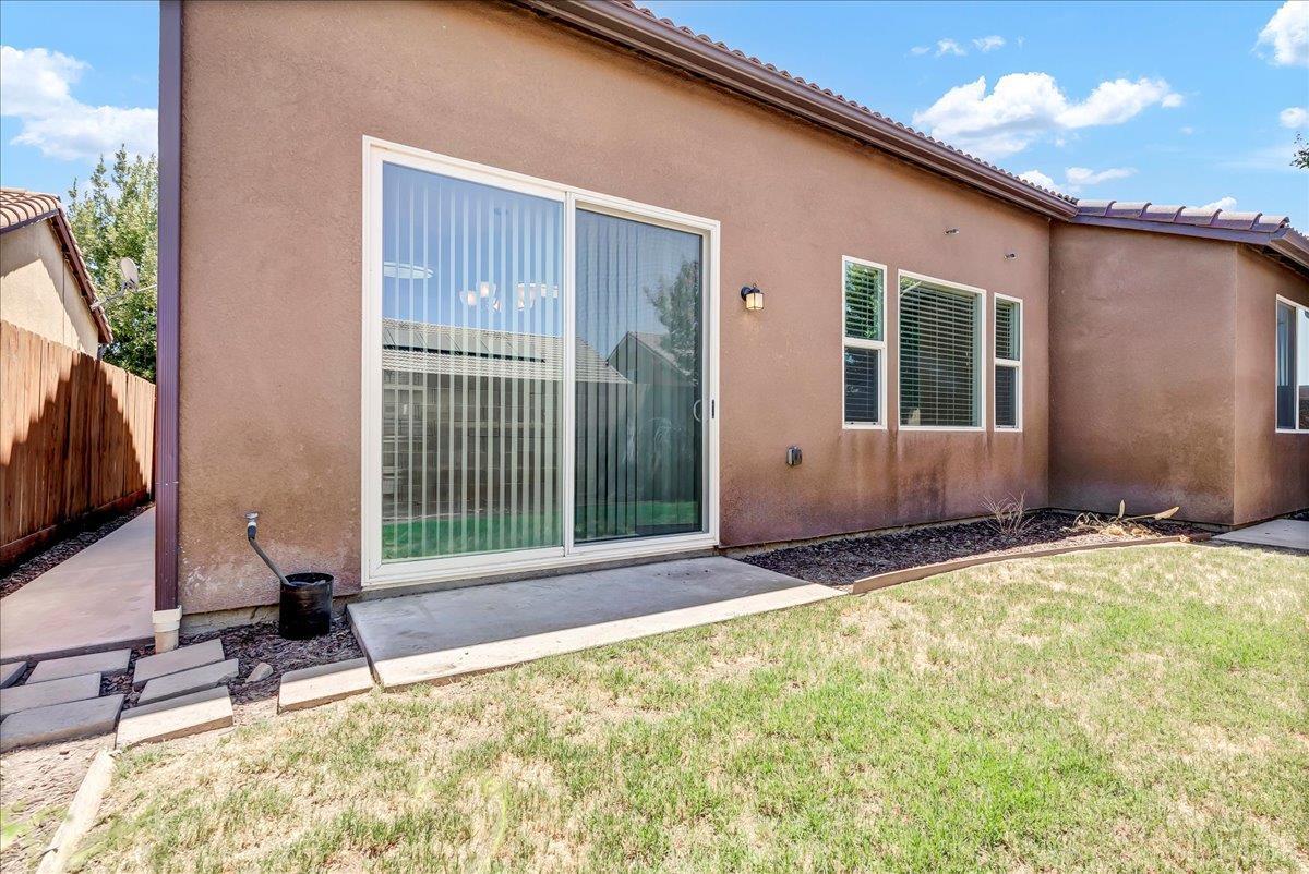 2390 Chardonnay Pl, Hanford, CA 93230