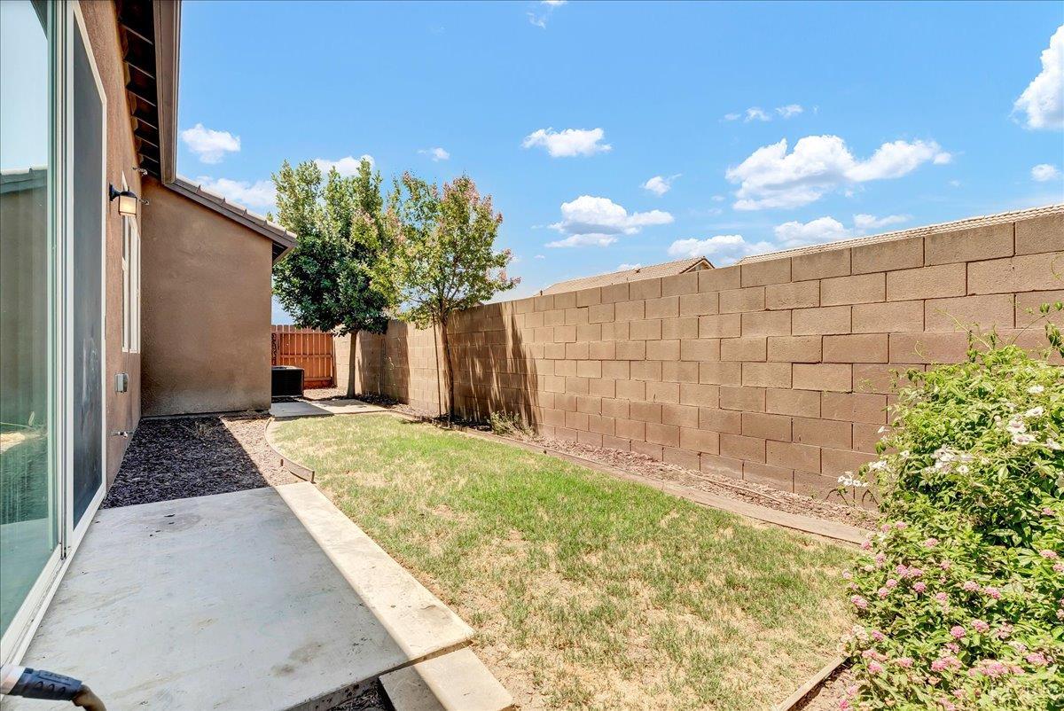 2390 Chardonnay Pl, Hanford, CA 93230