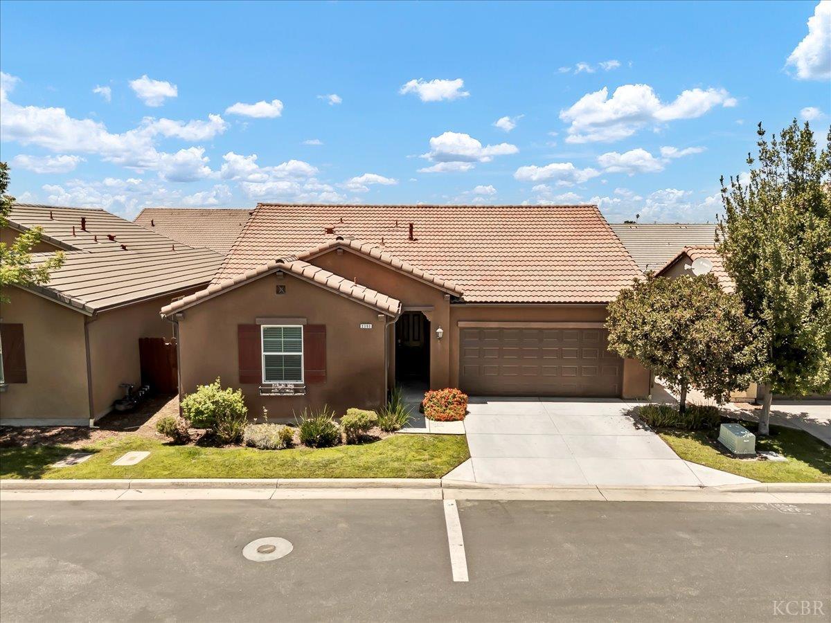2390 Chardonnay Pl, Hanford, CA 93230