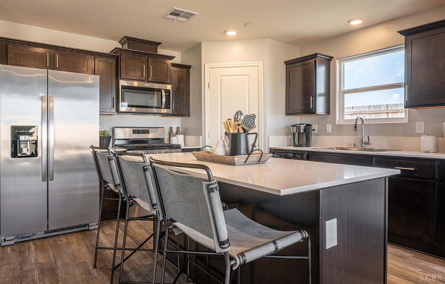 1187 85 BR S Magna Carta Ave, Hanford, CA 93230