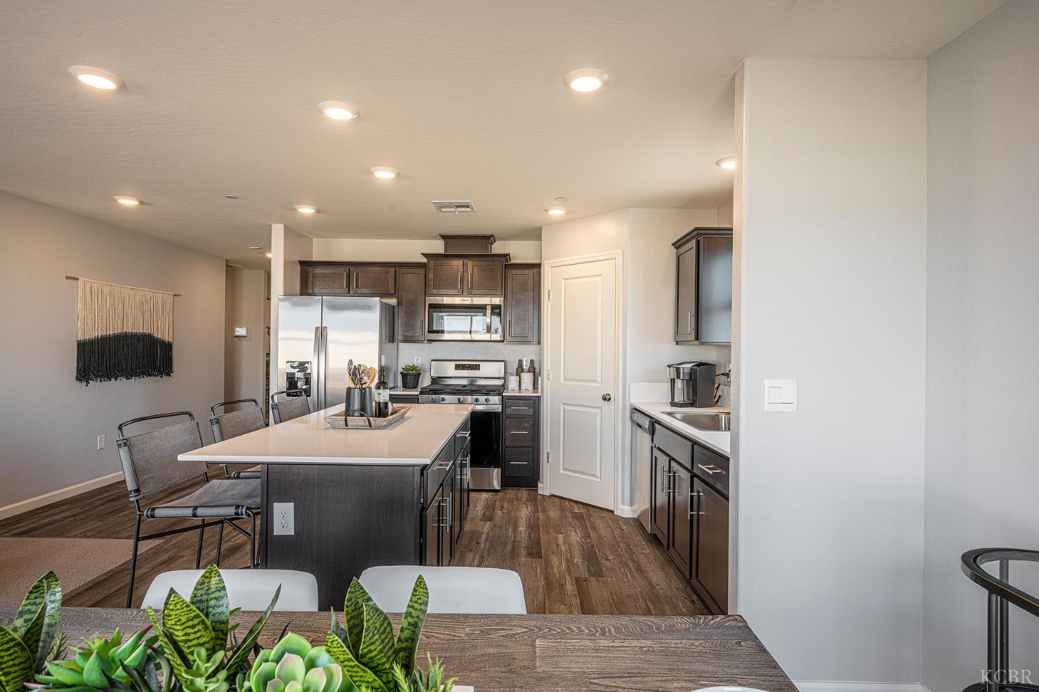 1187 85 BR S Magna Carta Ave, Hanford, CA 93230