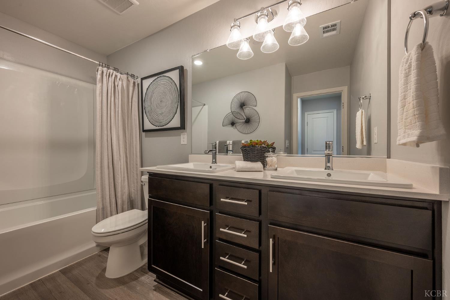 1187 85 BR S Magna Carta Ave, Hanford, CA 93230
