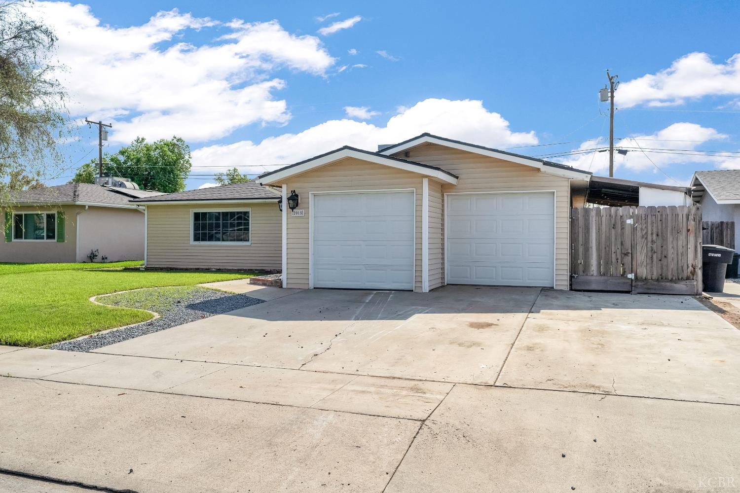 2015 N Burl Dr, Hanford, CA 93230