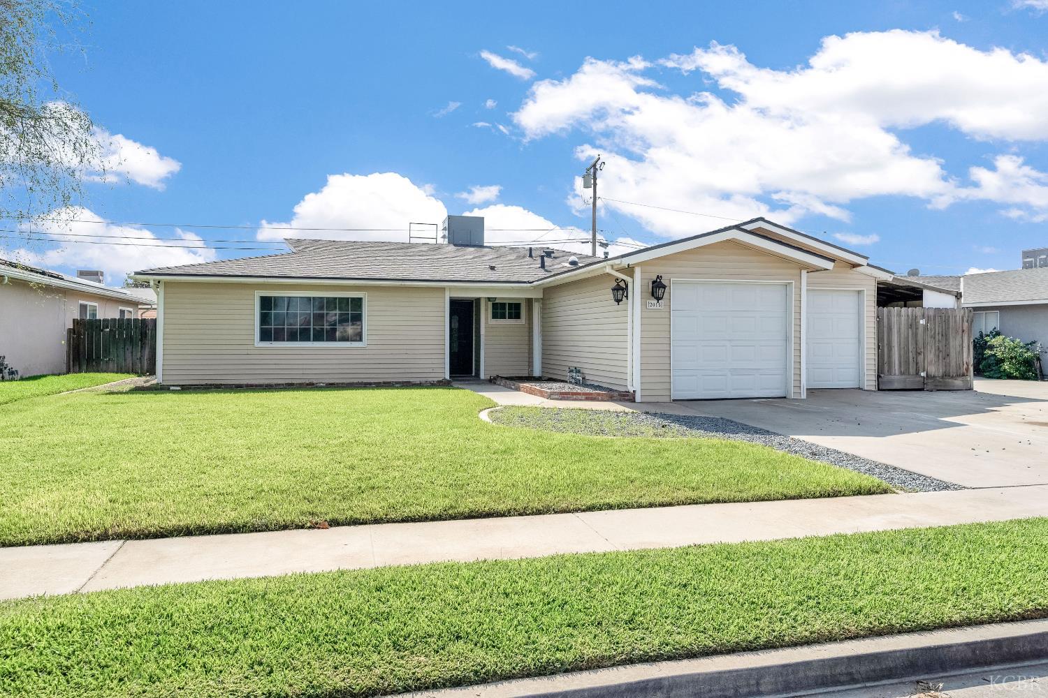2015 N Burl Dr, Hanford, CA 93230