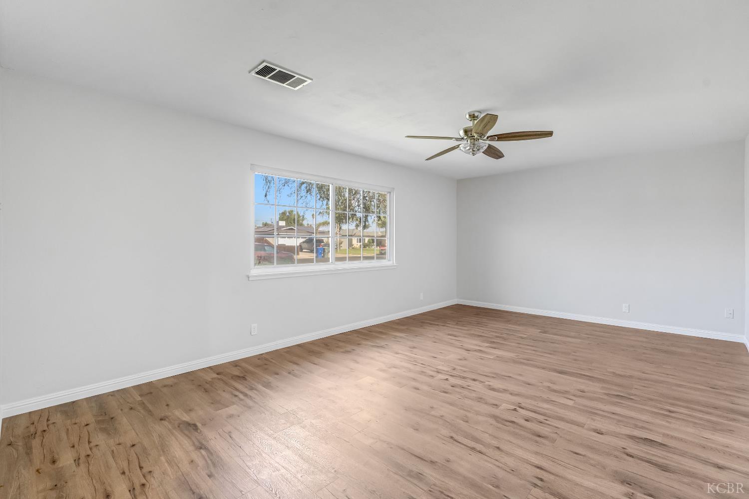 2015 N Burl Dr, Hanford, CA 93230
