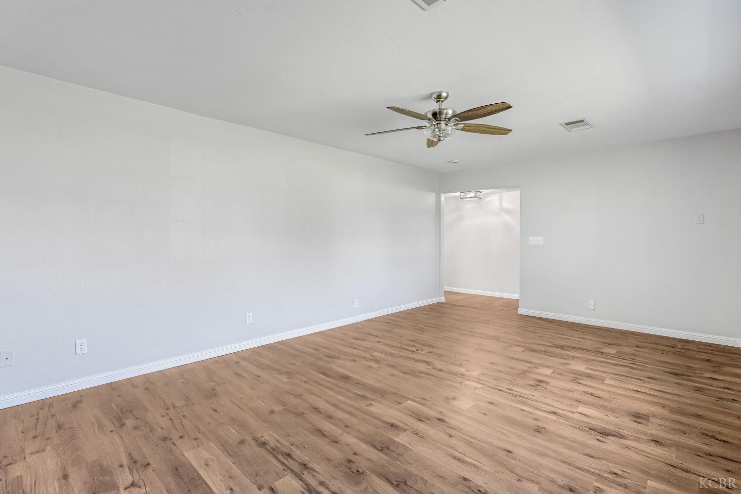 2015 N Burl Dr, Hanford, CA 93230