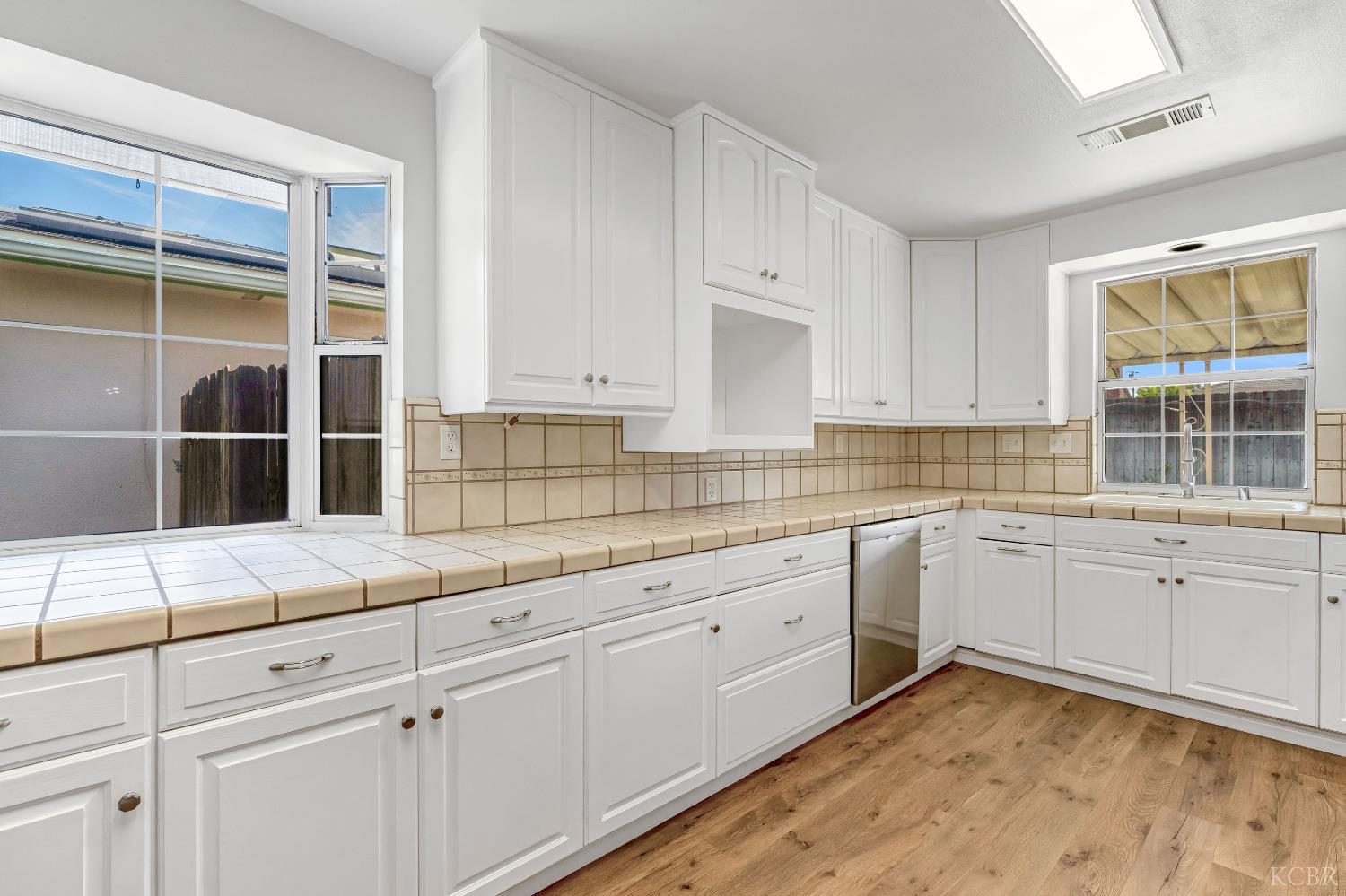 2015 N Burl Dr, Hanford, CA 93230