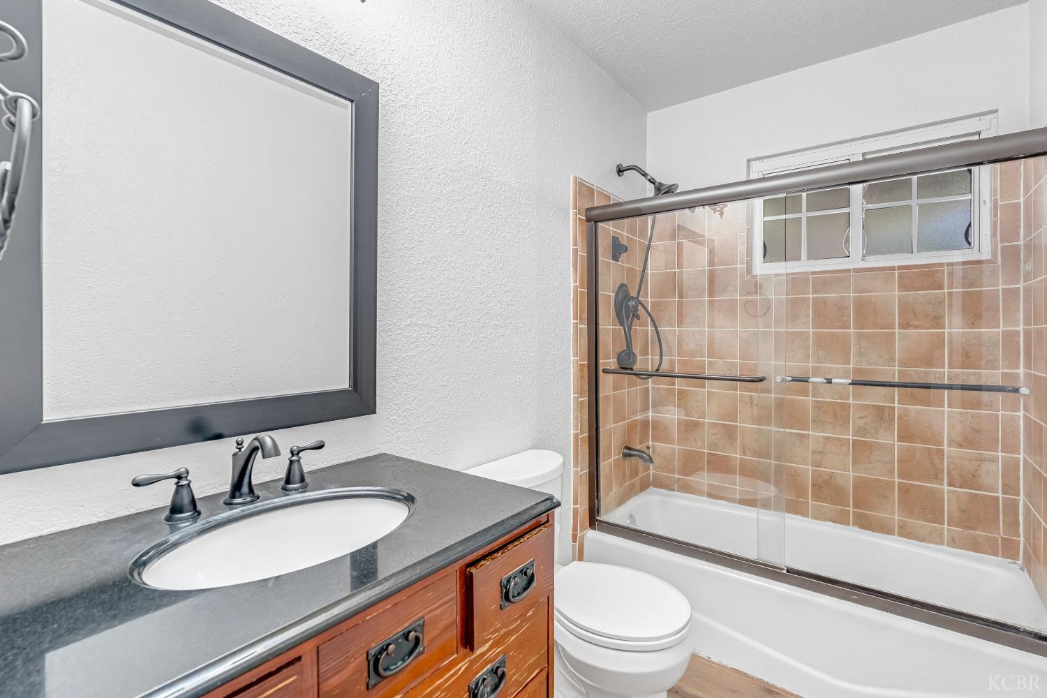 2015 N Burl Dr, Hanford, CA 93230