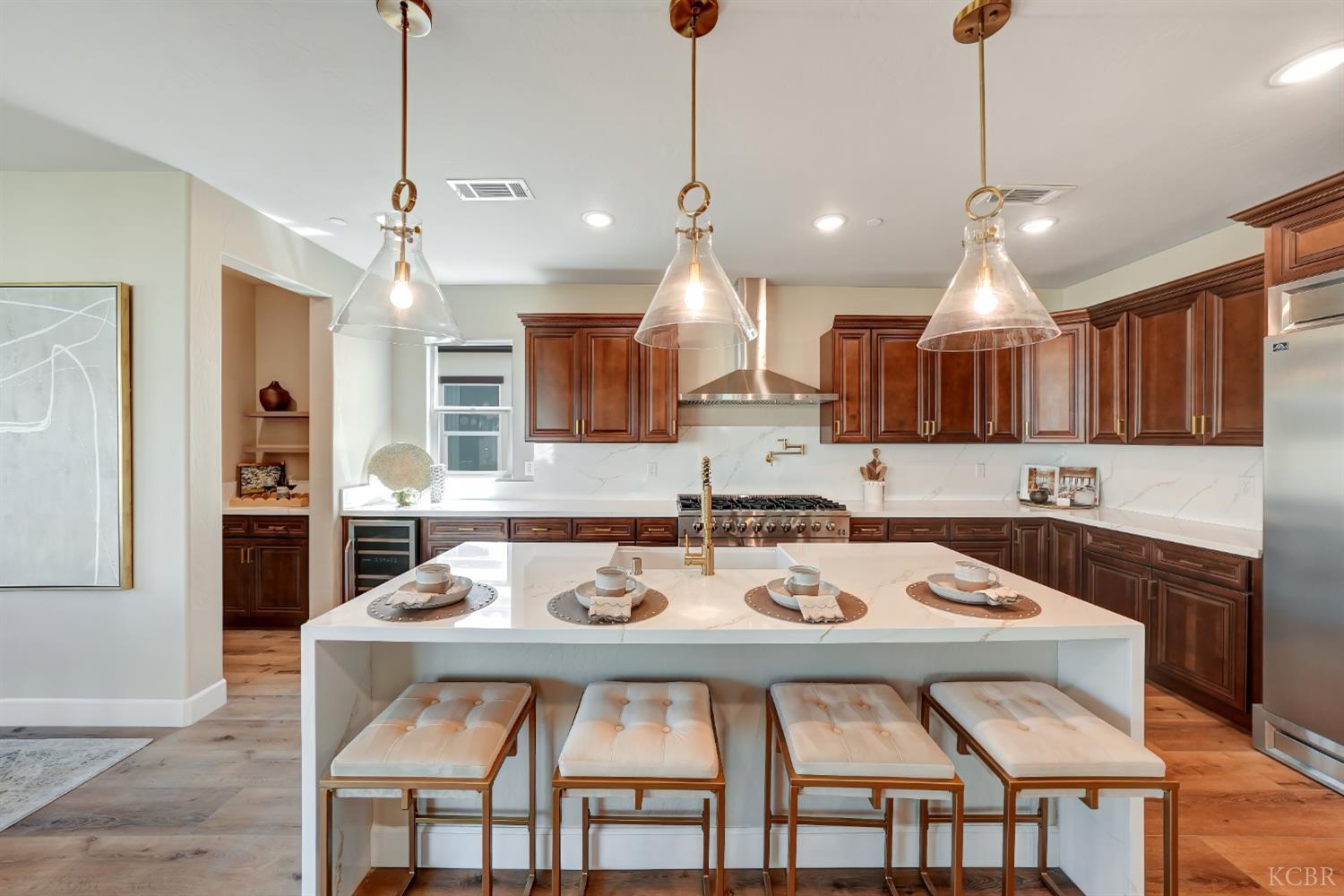 150 N Falcon Ave, Hanford, CA 93230