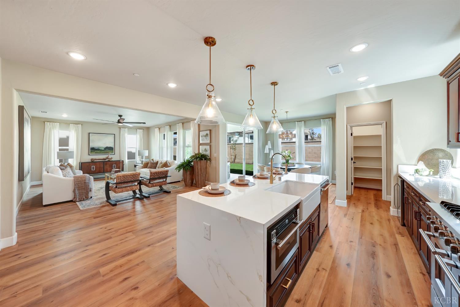 150 N Falcon Ave, Hanford, CA 93230