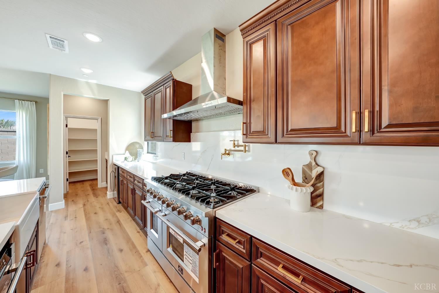 150 N Falcon Ave, Hanford, CA 93230