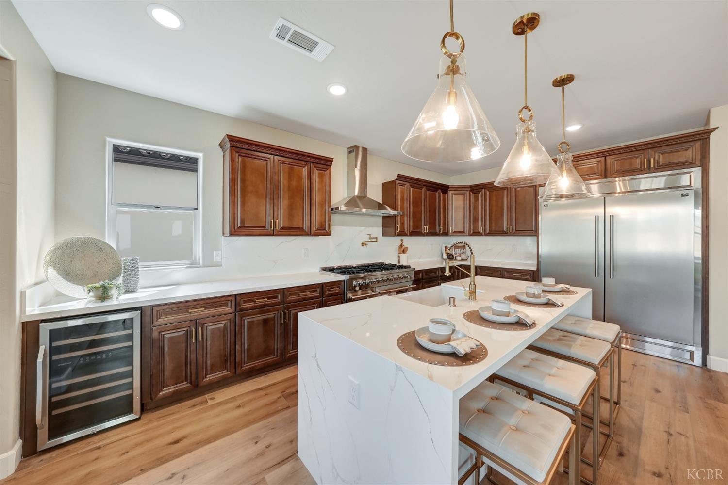 150 N Falcon Ave, Hanford, CA 93230