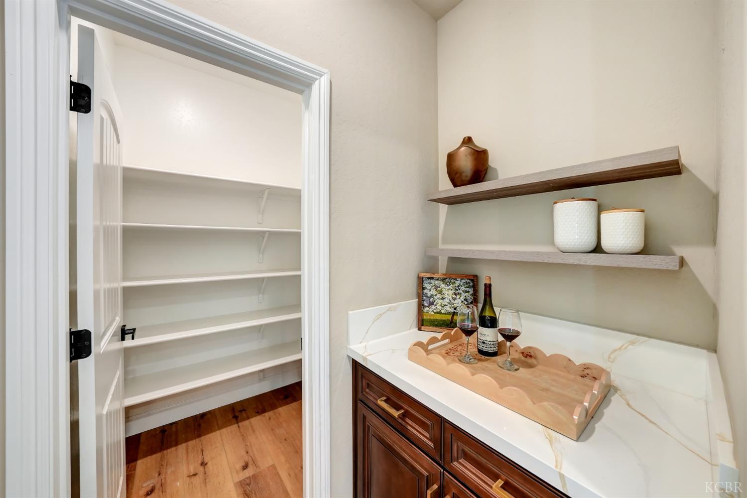 150 N Falcon Ave, Hanford, CA 93230